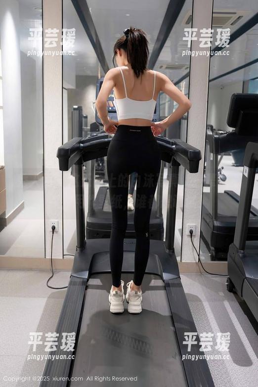 秀人网 - 这天台上的白沫写真，一辈子不腻，用作壁纸，谁都想试试！