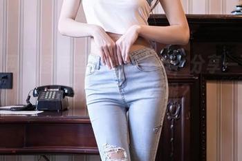 秀人网 – 图库里的白甜女友，分享一下你最爱她哪个姿势呢？