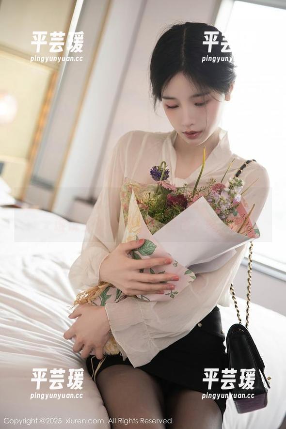 秀人网 - 图包大公开：美桃酱空姐cos，谁说空姐就不能有点色？嘿嘿