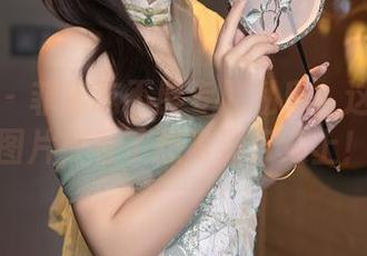 秀人网 – 菲菲吃不胖专属私房：这些粉色图片，看了想飞到云朵上！