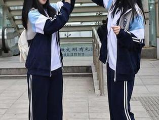 秀人网 – 这不是泳池派对！金小依的比基尼高清图集让你想直接搬家去海边。