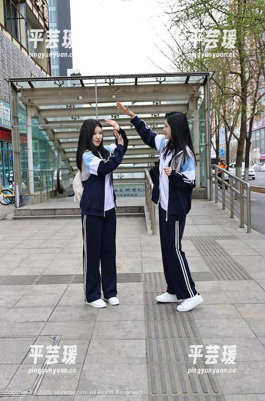 秀人网 - 这不是泳池派对！金小依的比基尼高清图集让你想直接搬家去海边。