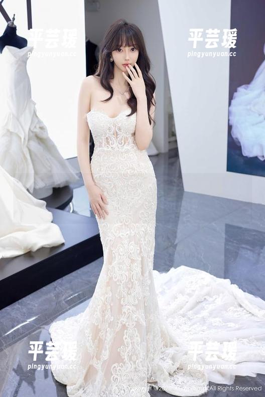 秀人网 - 顾楚楚天台图包：这个冷酷天台，是要给我什么暗示吗？