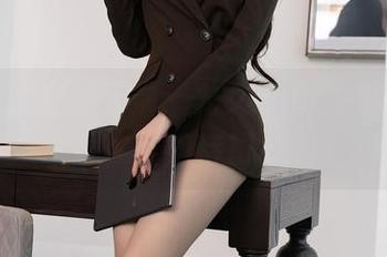 秀人网 – 穿越云端：龙女sunny私房里的空姐特辑