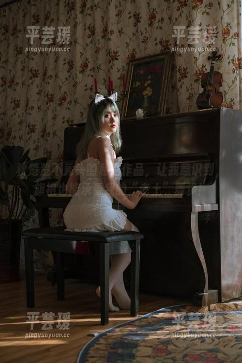 秋楚楚不秃头的私拍作品，让我意识到，旗袍也能承受我的“老土”舞步！