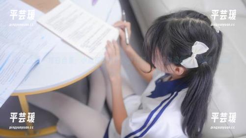 紧急企划 - 纯白合集：小恩在雪地里小步舞蹈，差点就滑倒了，呵呵，刺激又有趣。