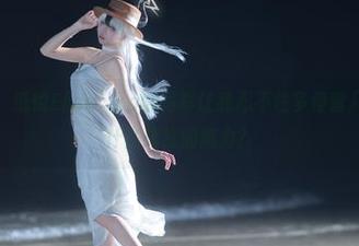 全套红裙，纸悦Etsu_ko的写真让我忍不住多停留几秒，这是什么绯红的魔力？