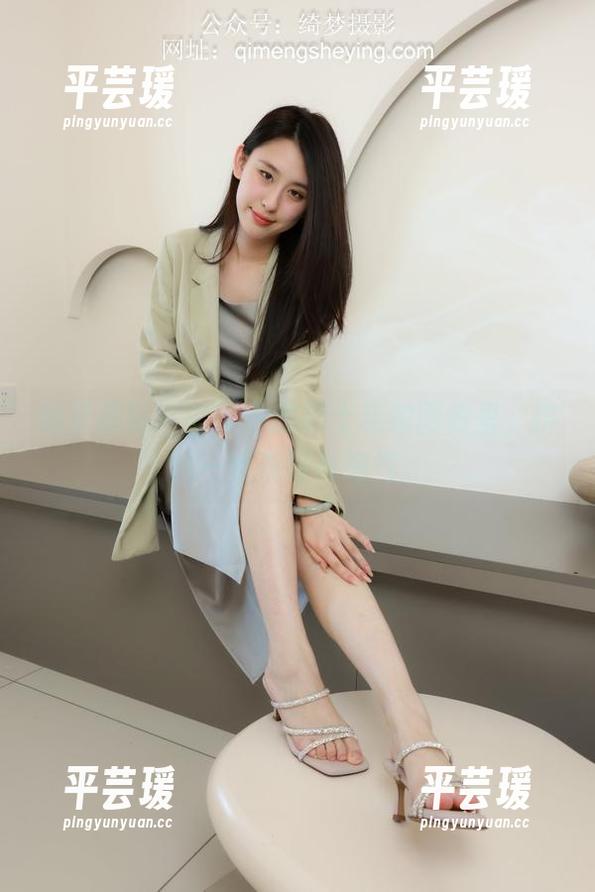 绮梦摄影 - 在小宇的护士私拍图集里，挤出一丝美好与淘气。