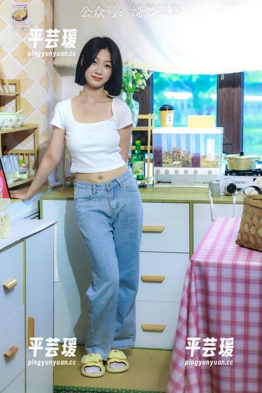 绮梦摄影 - 让人好奇的晨晨眼镜写真，究竟是怎样的视角呢？