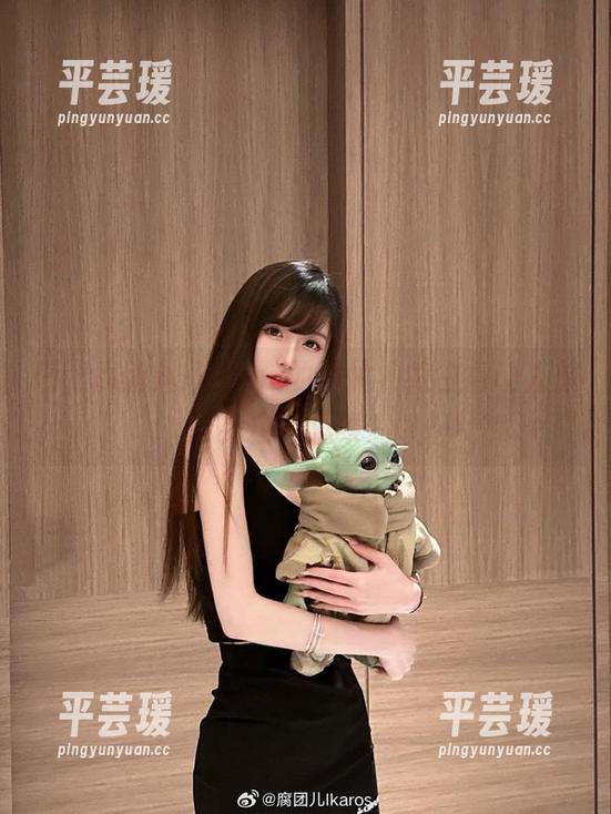 呃，腐团儿Ikaros的图片，纯白得让人想到白色思维。