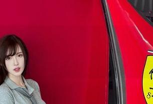 教室里的腐团儿Ikaros，听说她的写真比老师的课还吸引人？图库为你呈现。