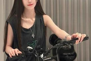 腐团儿Ikaros出的艾米莉娅合集，简直是用壁纸传达情感的高端形式，我在这哭了。