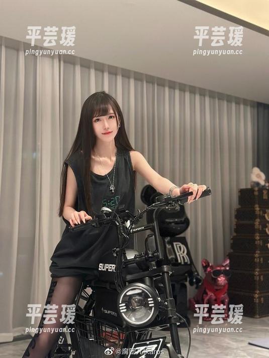 腐团儿Ikaros出的艾米莉娅合集，简直是用壁纸传达情感的高端形式，我在这哭了。