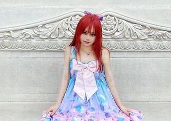 下载芊芊酱w的旅拍，顺便健身——手指点击得飞快！