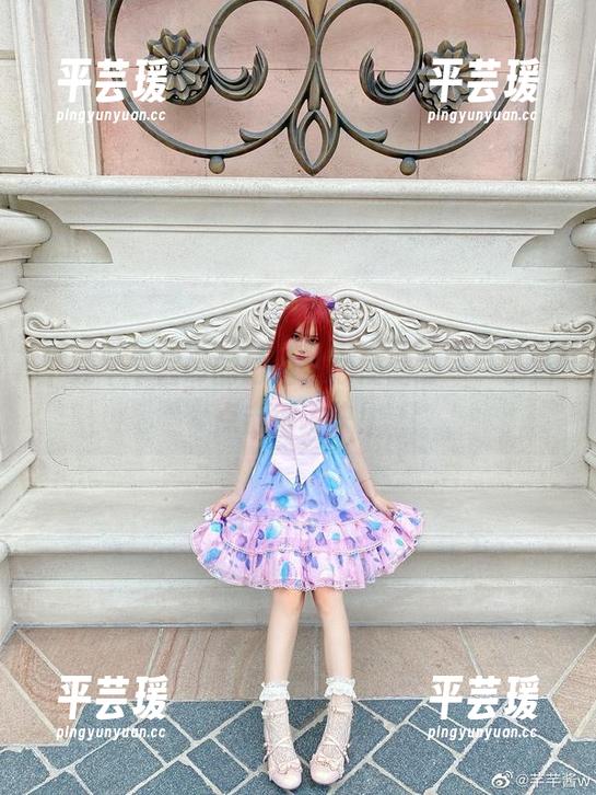 下载芊芊酱w的旅拍，顺便健身——手指点击得飞快！