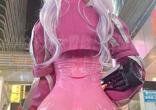 萌芽儿o0的泳池大冒险：原图合集，究竟谁才是‘水上精灵’？