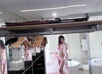 微密圈 – 葛征的粉色长裙图集：裙子这么长，难道她是想走一条时光隧道吗？