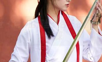 蜜桃社 – 定制的蕾丝：杏子在照片中的优雅试探