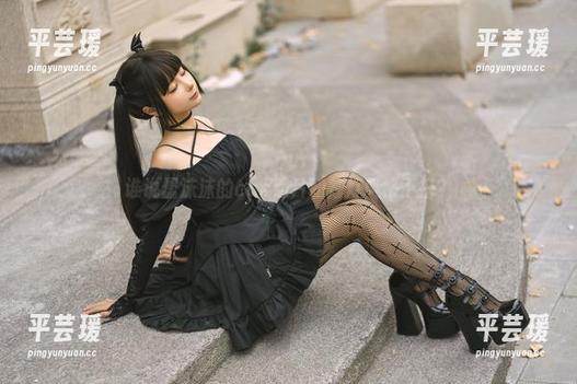 谁说蠢沫沫的cos照片和烛灯风格不搭？