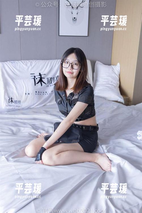 袜啵啵 - 来，翻开周周的油亮肉丝写真全集，顺便顺眼脚尖的透明指数爆表！