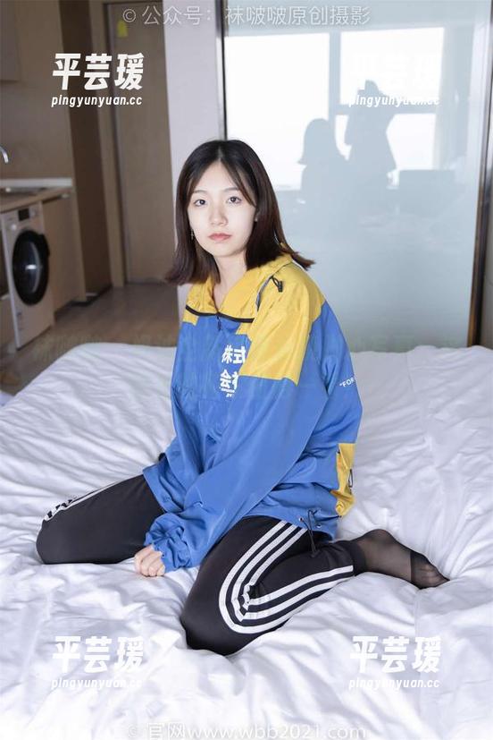 袜啵啵 - 奶油全新老头乐挠脚心写真：这漫长的花絮值得一看！