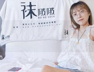 袜啵啵 – 高清捕捉的小甜豆，面包片和果冻，还有华丽的不经意感。