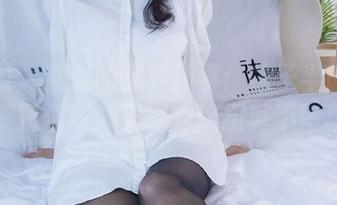 袜啵啵 – 糯米的另类新春：袜子半脱和春联美图合集，天哪，这组真不简单。