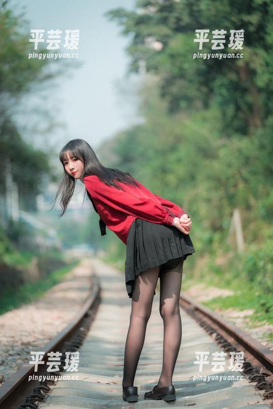 特别推荐：西呱呀呀呀的美腿写真，腿长直是“腿”迷人！