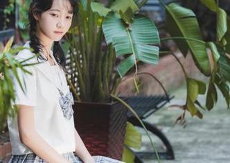 打开这个图包！西瓜少女竟然在白云森林里独自挑战冬天的暖短袖！