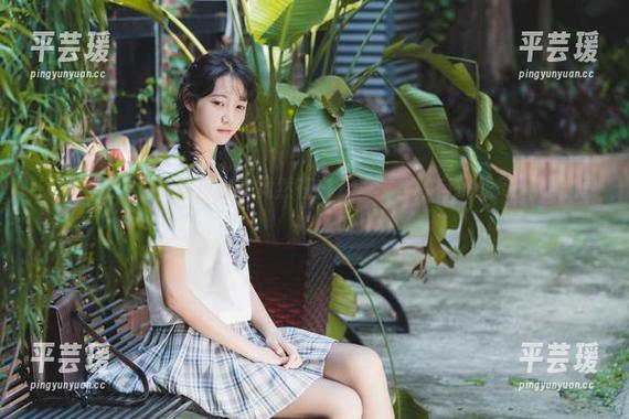 打开这个图包！西瓜少女竟然在白云森林里独自挑战冬天的暖短袖！