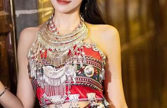 语画界 – 小海臀Rena的福利图集：奶牛下的秘密草原旅程