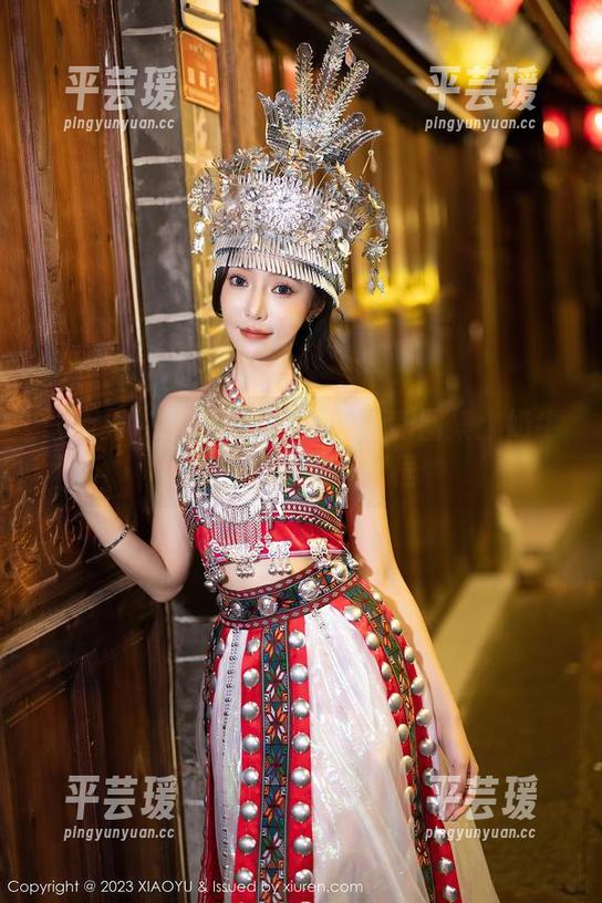 语画界 - 小海臀Rena的福利图集：奶牛下的秘密草原旅程