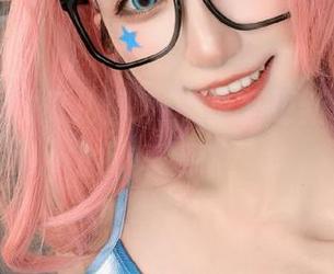 不怕困难的贝儿酱Miki泳装更新，期待你的小表情哦！