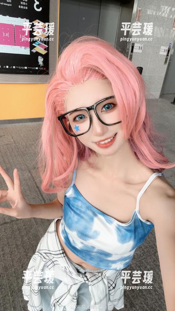 不怕困难的贝儿酱Miki泳装更新，期待你的小表情哦！