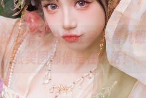 贰加六的短裤，总能让我多看几眼。每一张美图都像是在说话！