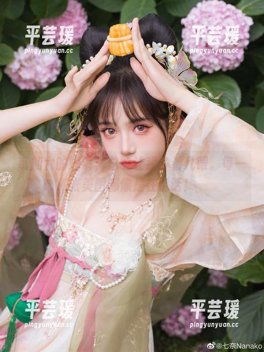 贰加六的短裤，总能让我多看几眼。每一张美图都像是在说话！