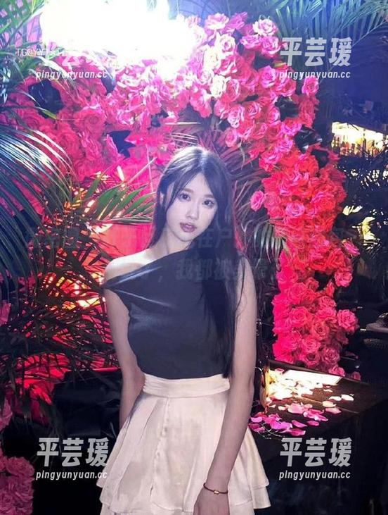 微密圈 - 轩子巨二兔在户外的高清图包，别说了，我都被美晕了