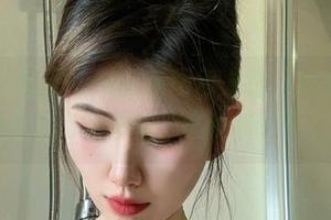 微密圈 – 醇子小姨的新图包上线，穿上开叉高腰灰旗袍的模样，连我都腿软了！