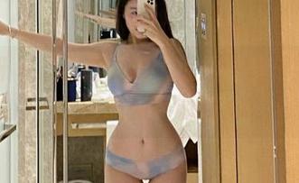 微密圈 – “铁锤姐姐”私拍图集：狐狸尾巴的无声诱惑