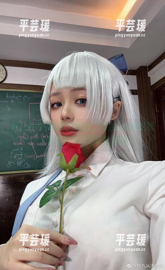 阿九从不咕咕最新旅拍，开启Cos新更新，大家是期待还是满脸疑惑？