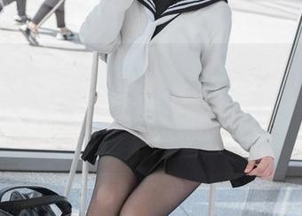 雪琪SAMA的连体衣，在线看了几眼，原图我有种感触，身体语言果然是个有趣的家伙。