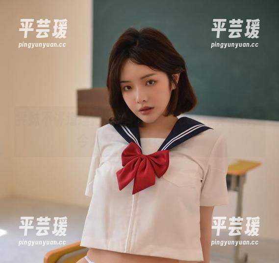 雯妹不讲道理把黑色和风睡衣cos得真不错，今儿又是居家好时光！