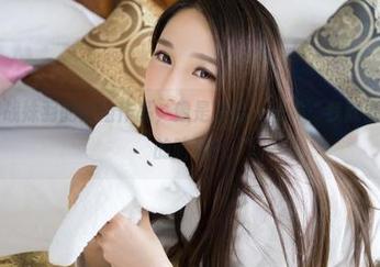 青豆客 – 战姝羽的御姐作品，像是在给人一种“我就喜欢冷淡”的暗示？