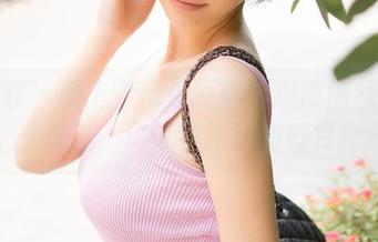 青豆客 – 杨上萱海边更新：别再问我为什么沉迷，这可是绝对的好货！