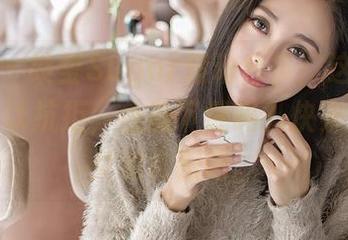 青豆客 – 梁莹Sugar运动合集：这些姿态实在难以抗拒，急着下载吗？快来添一份灵魂食粮吧。