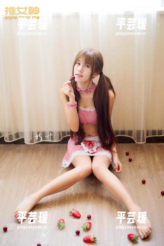 青豆客 - 照片聚焦王语纯，那个穿校服也很有想法的人