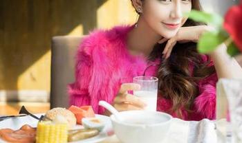 魅妍社 – 发现，FoxYini孟狐狸的美腿写真，不知不觉间入了影视剧的纯净地！