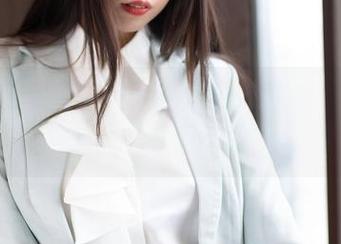 魅妍社 – 黑丝与小沫琳——这是个什么组合，我的目光总是在不经意间停留。