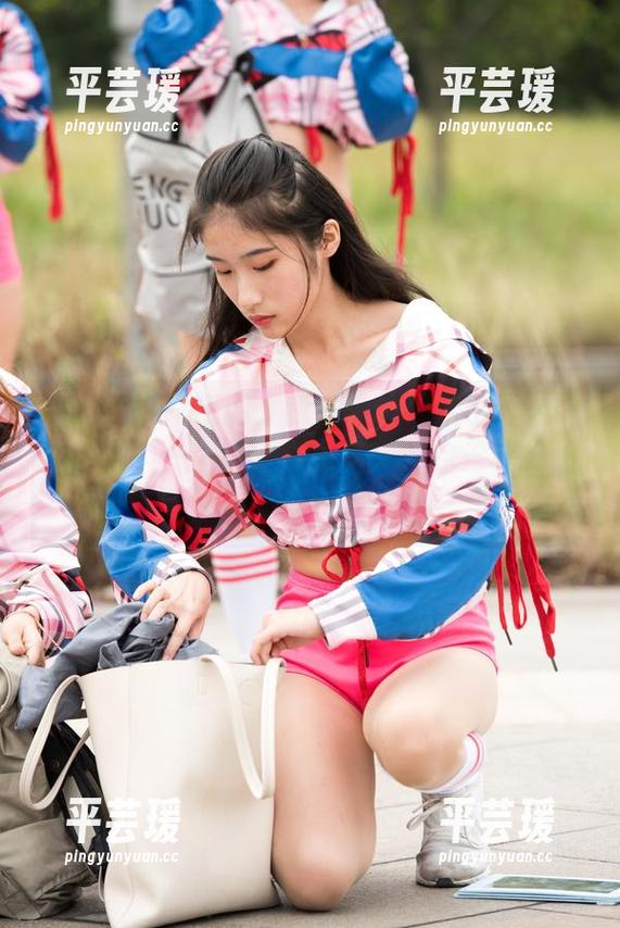 魔镜街拍 - 凯恩：我来给你们展示什么叫‘原图’——雨季就算来了，也没啥好怕的！