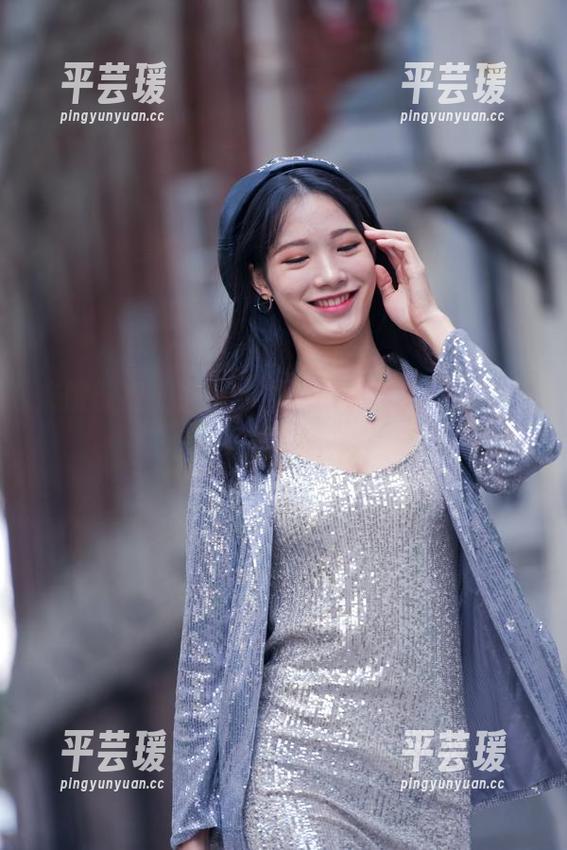 魔镜街拍 - 婷婷的办公室粉裙秀：最新图包，销售主管也要时髦！